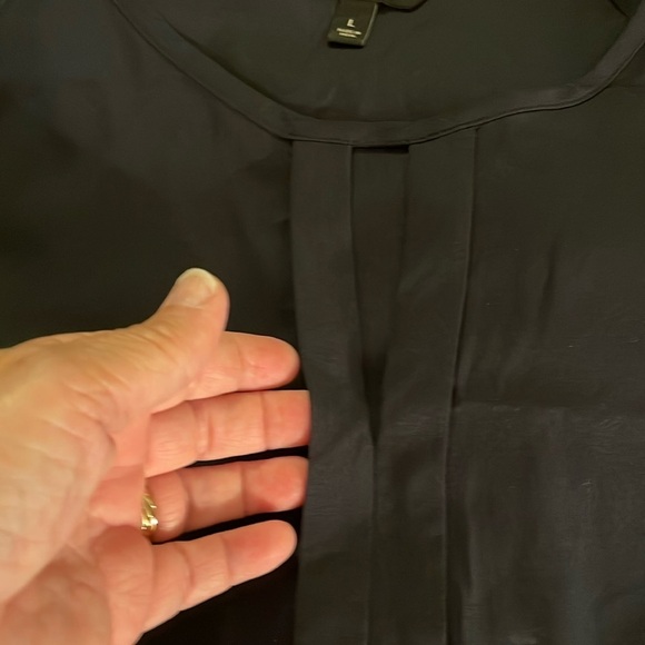 Banana Republic Long-Sleeved, key whole Neck Navy Blue Blouse button cuff size L - Picture 9 of 14